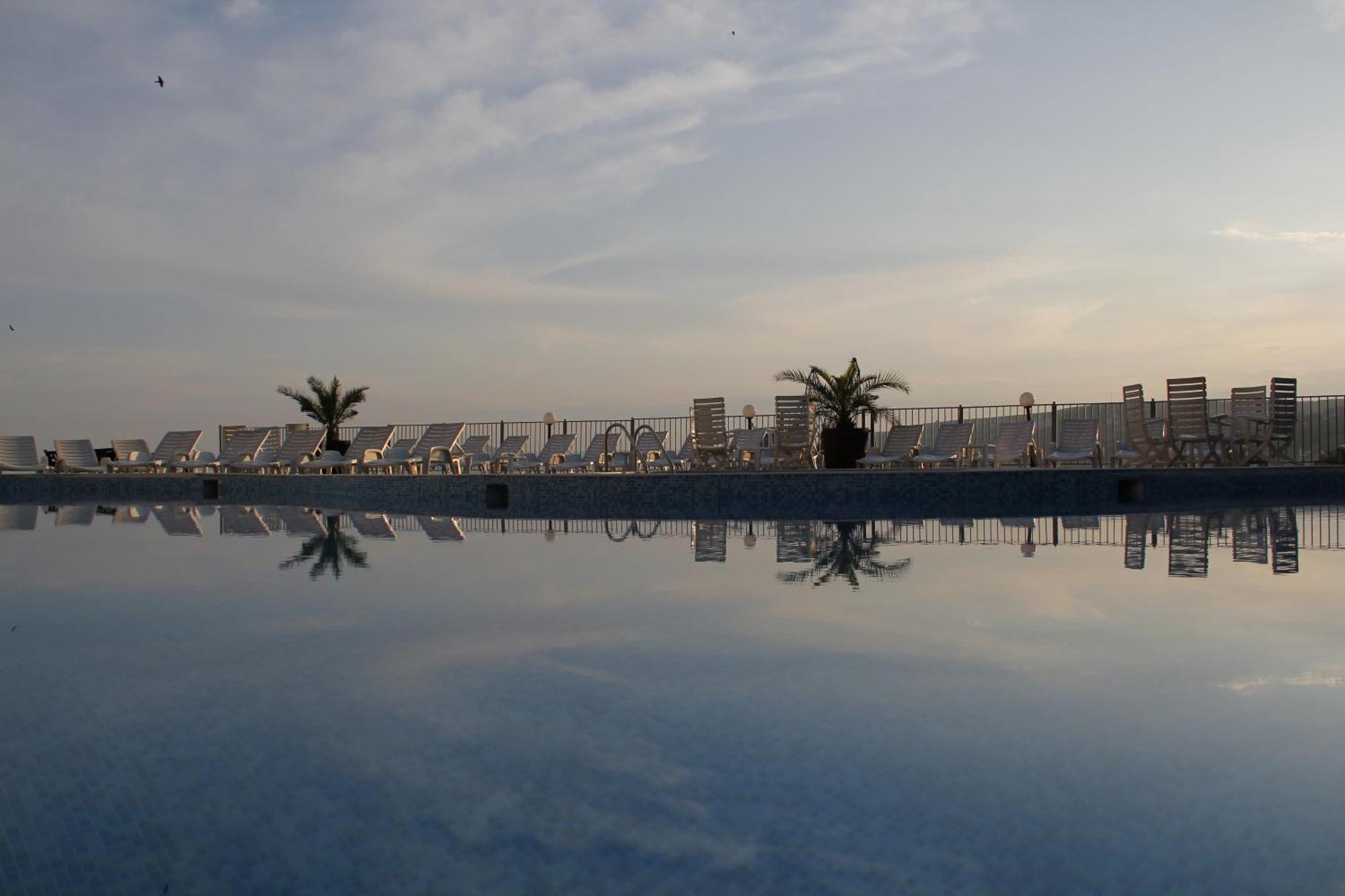Helios Hotel Балчик Экстерьер фото